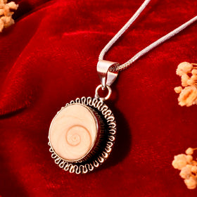 NATURAL SHIVA EYE ( GOMTI CHAKRA)  PENDANT