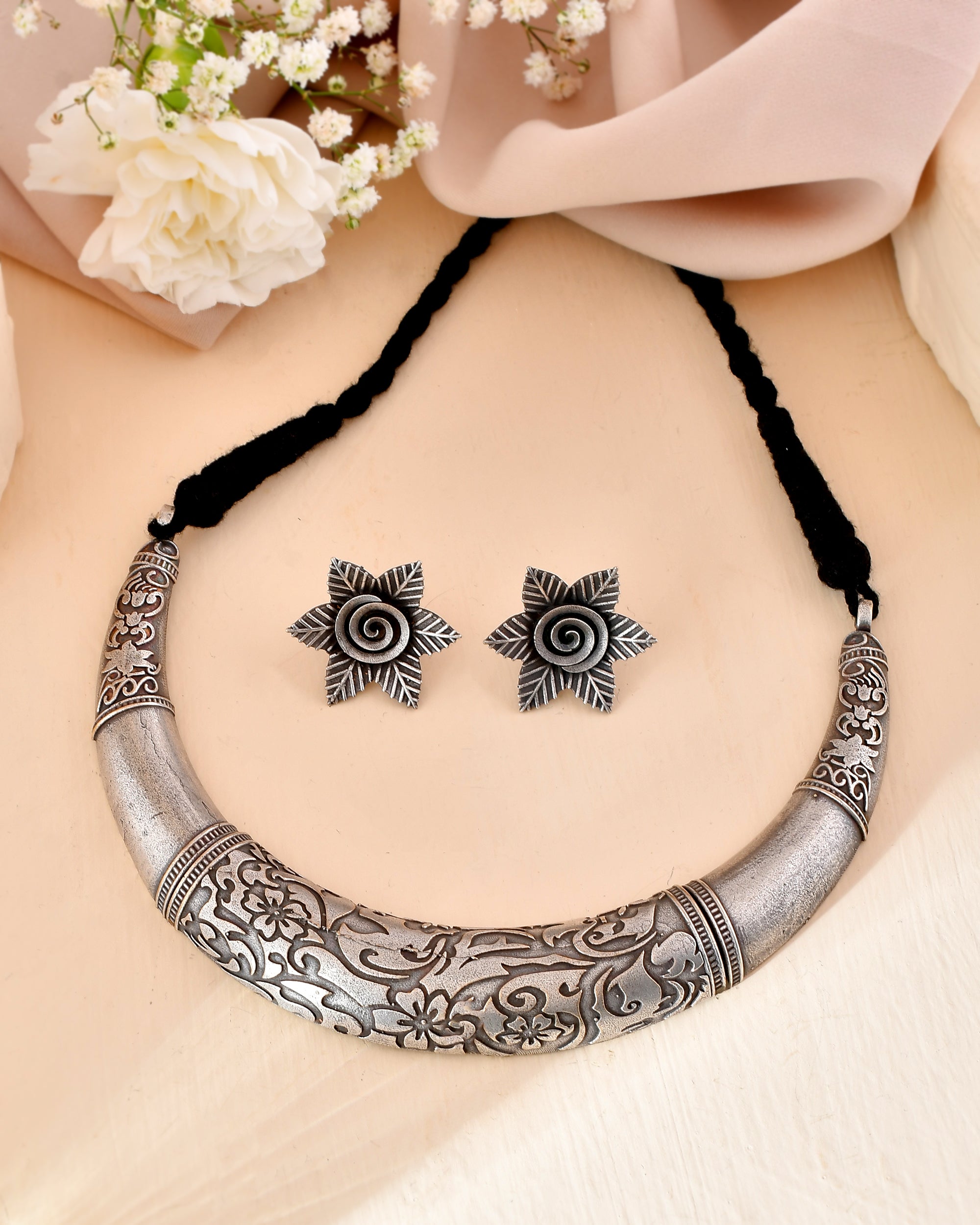 Tribal Viraasat Torque Necklace Set