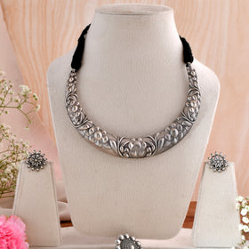 Gulmohar Floral Dandiya Necklace Set