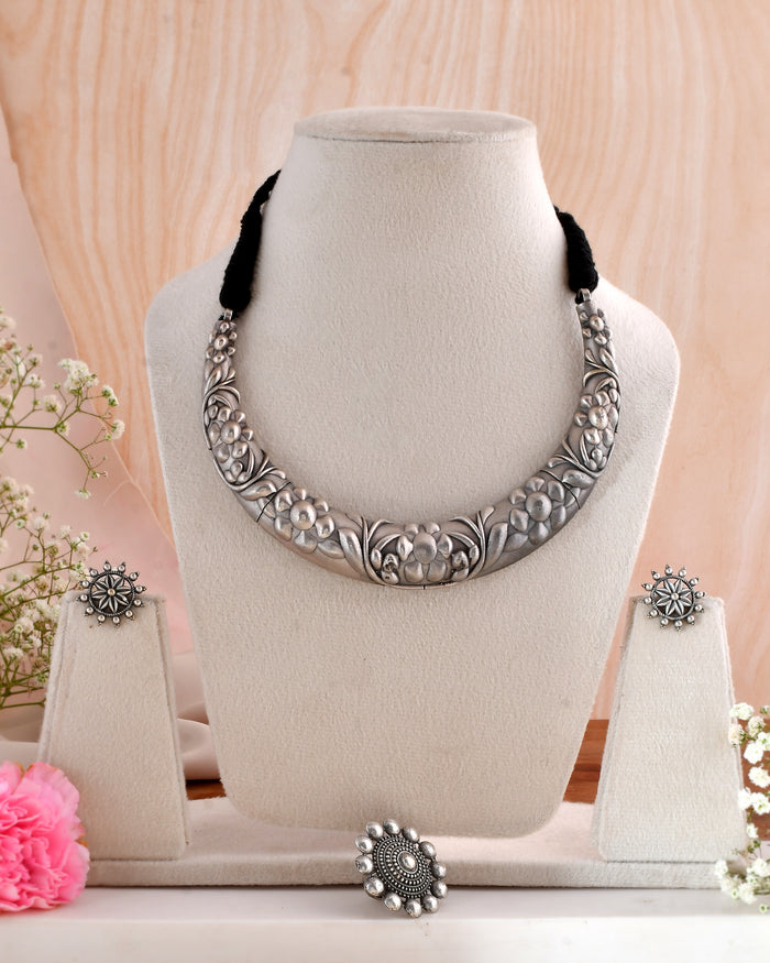 Gulmohar Floral Dandiya Necklace Set