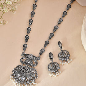 Shubhra Pearlwork Dandiya Necklace Set