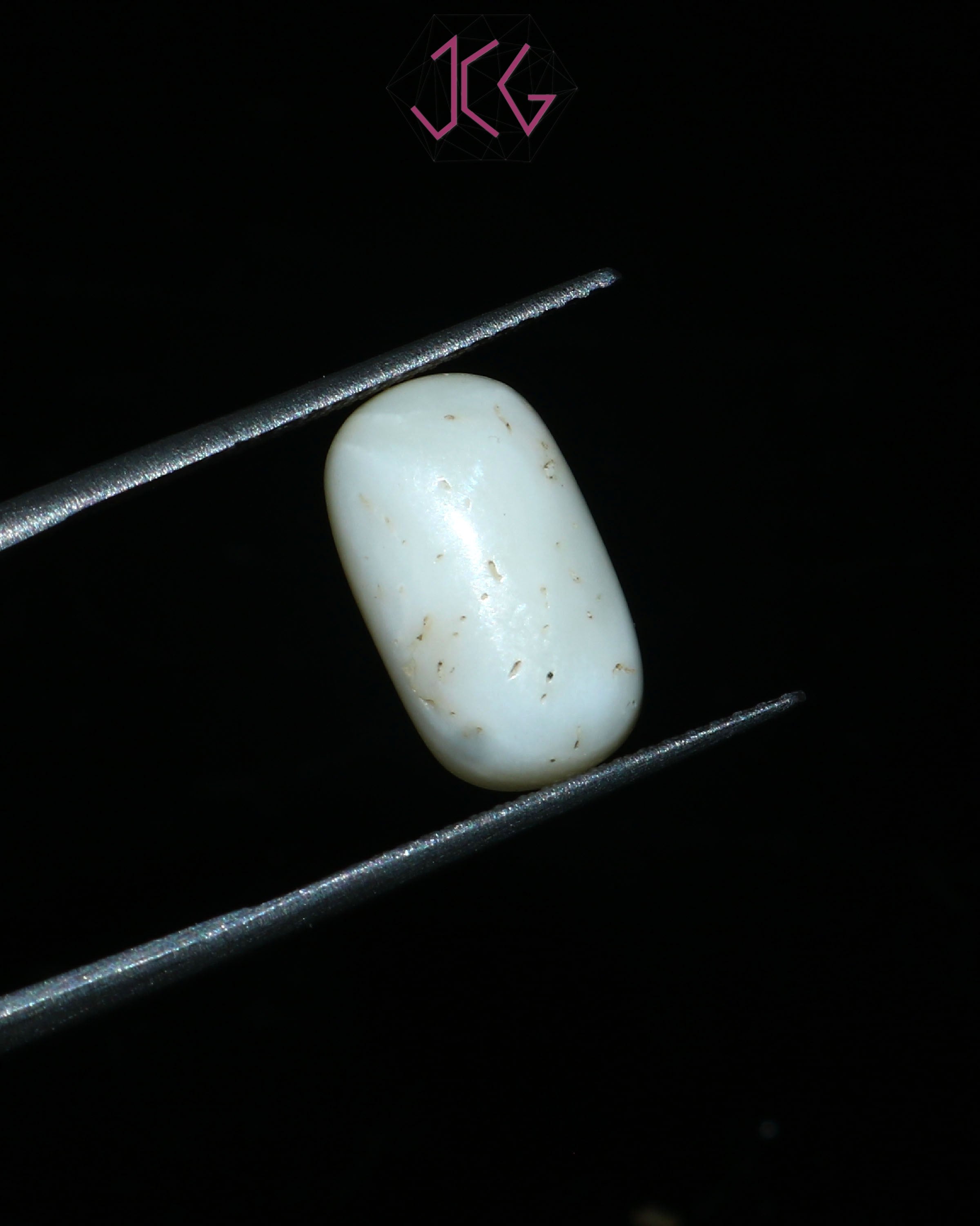 Natural White Coral Stone 5.10 Carat / 5.61 Ratti (With Certificate)