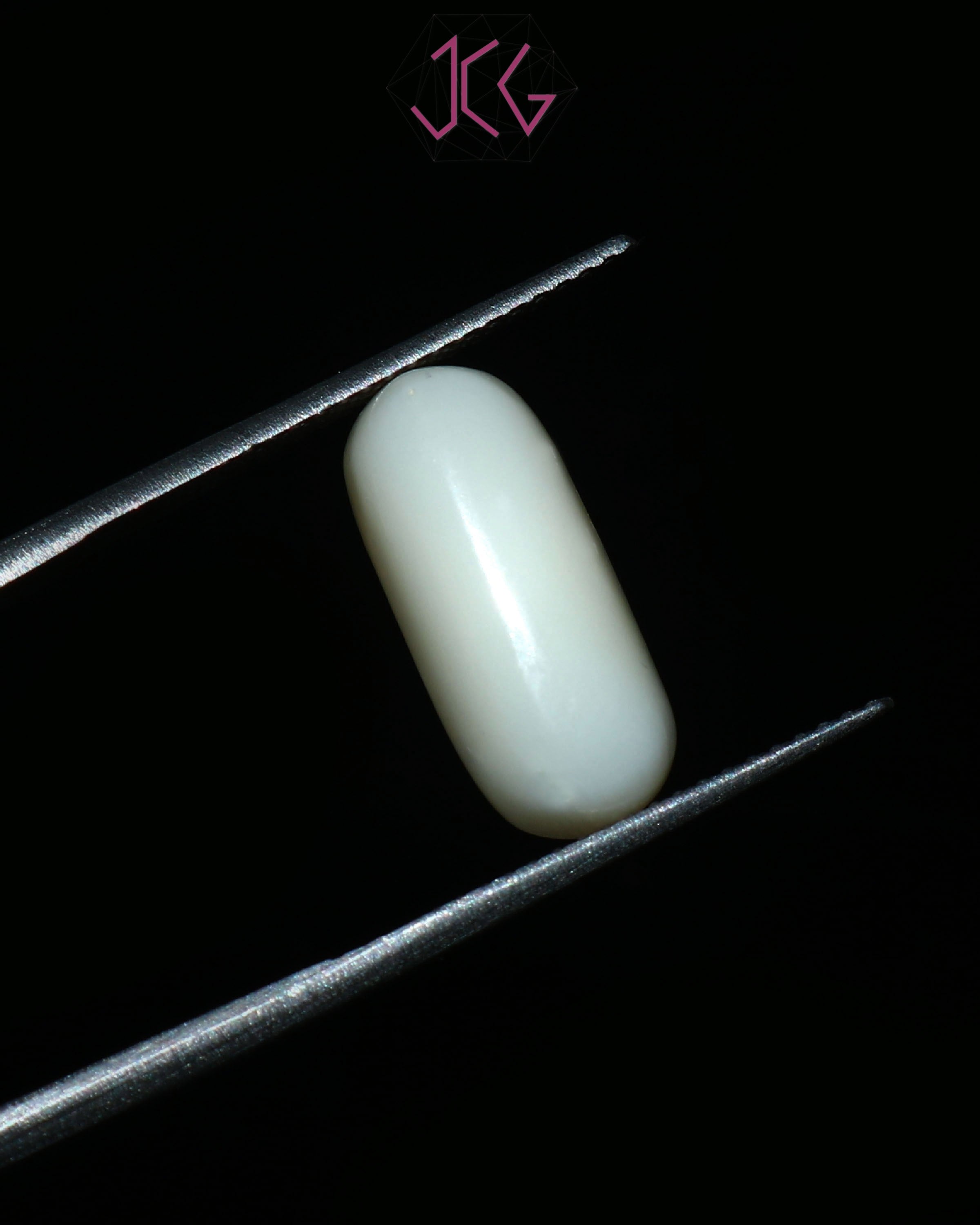 Natural White Coral Stone 5.10 Carat / 5.61 Ratti (With Certificate)