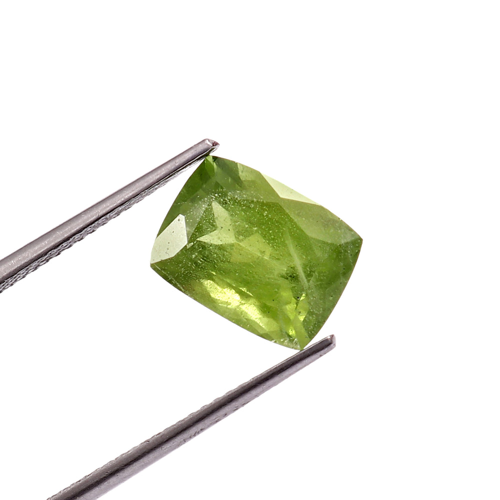 Natural Peridot Gemstone 4.72 Carat 5.24 Ratti (With Certificate)