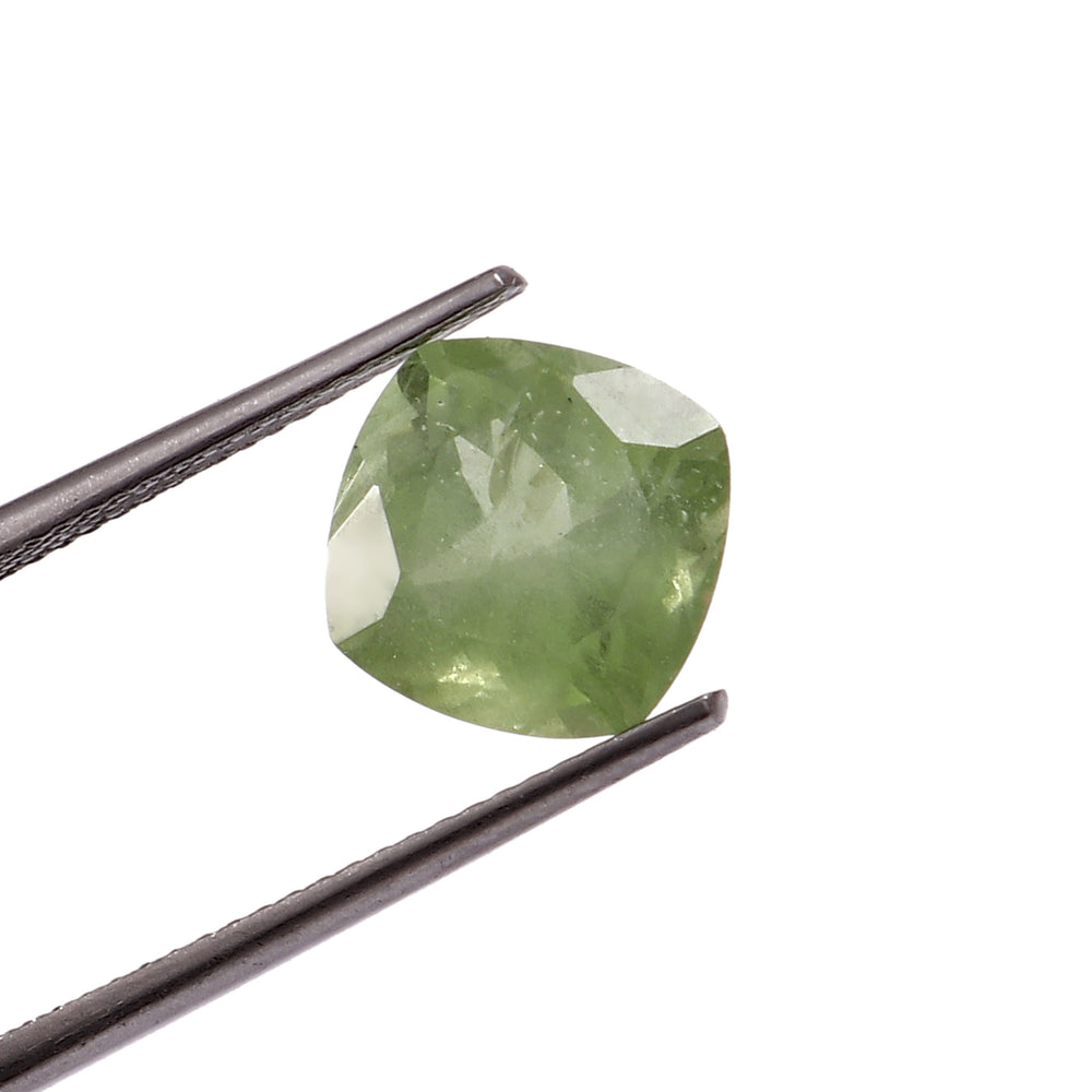 Natural Peridot Square Gemstone 4.08 Carat 4.53 Ratti (With Certificate)