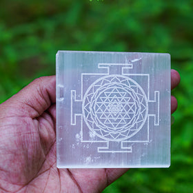 DHAN LAXMI PYRAMID AND SELENITE PLATE COMBO SET