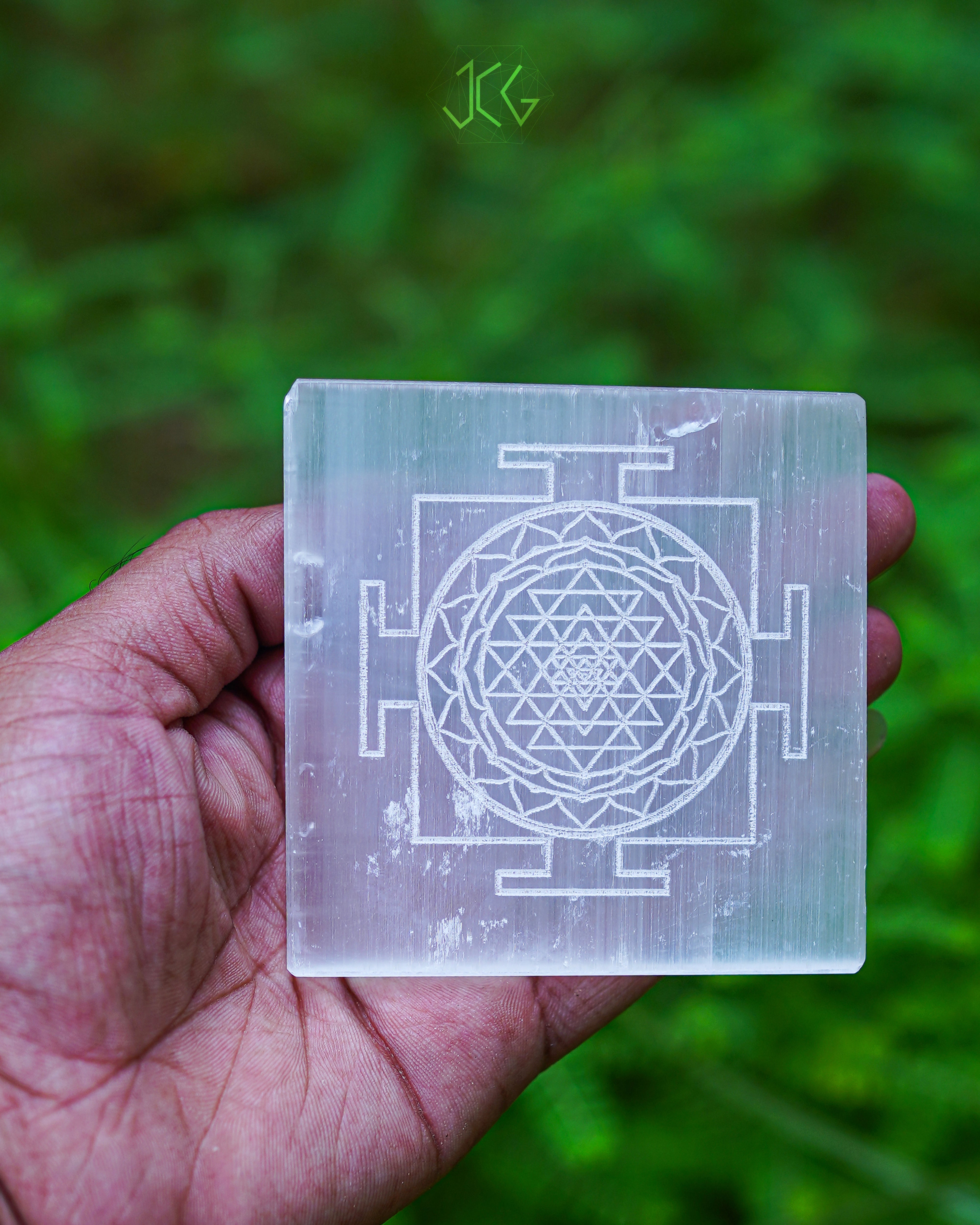 DHAN LAXMI PYRAMID AND SELENITE PLATE COMBO SET