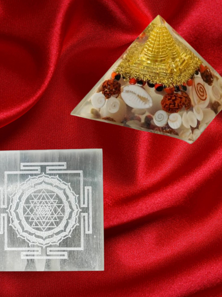 DHAN LAXMI PYRAMID AND SELENITE PLATE COMBO SET